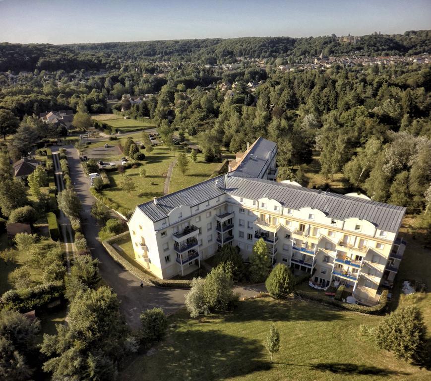 Residence Hotel Les Ducs De Chevreuse Avec Hebergement, Repas & Pdj, Seminaire, Bureau & Parking Exterior photo